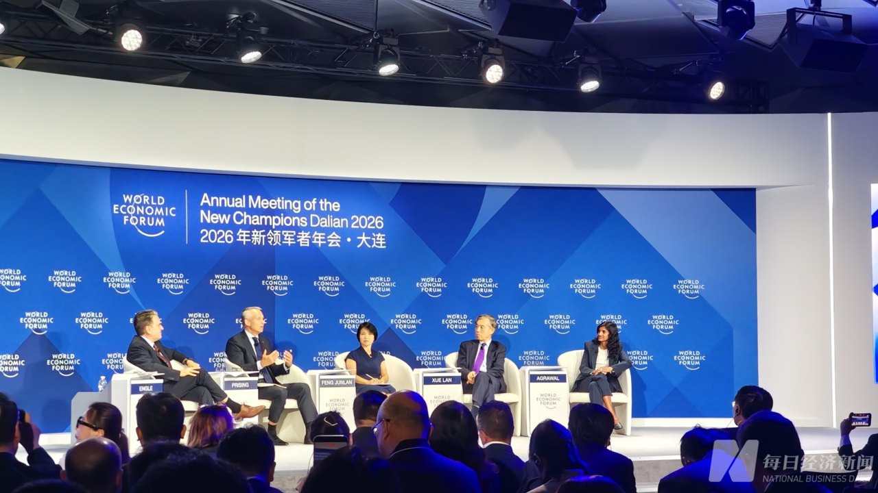 2026夏季达沃斯论坛|对话世界500强NTT集团旗下高管:AI演进不是“独角戏”,基础设施、治理等需全球“协同演进”